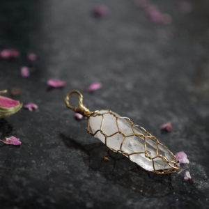 Pendentif cristal de roche brut